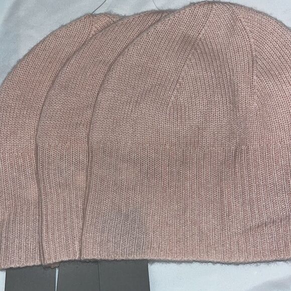 NORDSTROM 100% Cashmere NEW light Pink Knit Beanie Hat - Picture 4 of 4